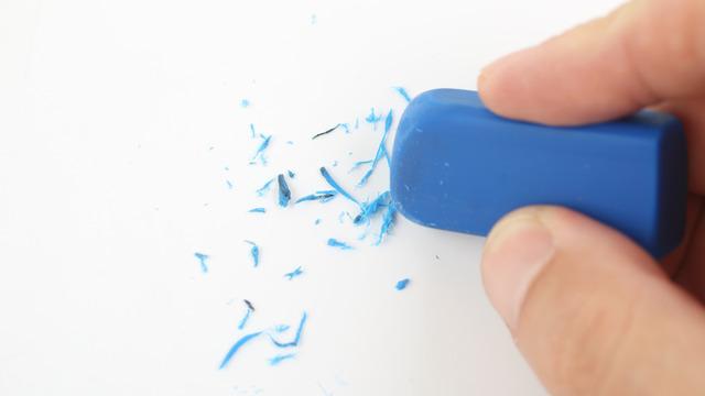 Silgiler nasıl oluyor da yazıları silebiliyor?