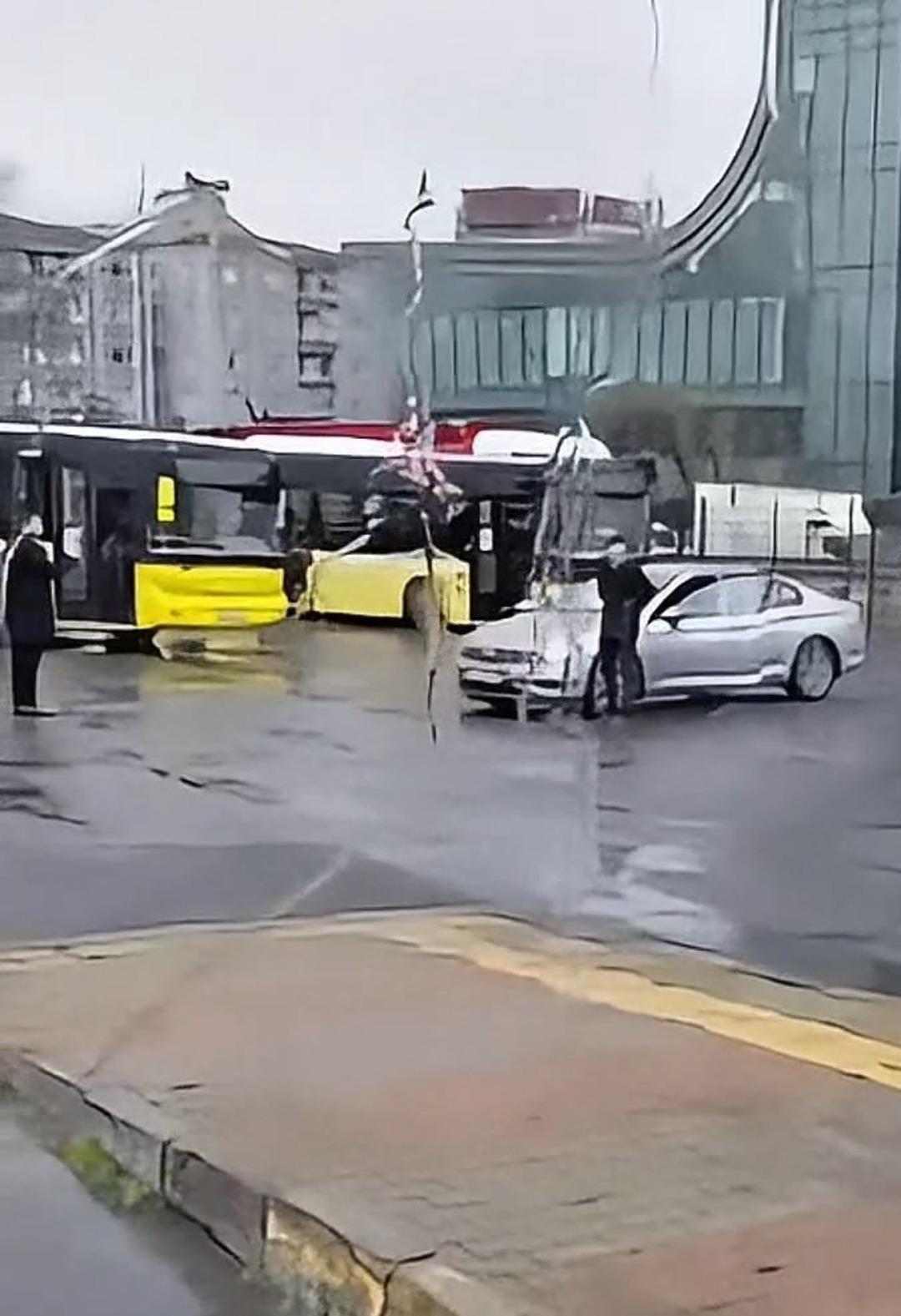 Yer: Kağıthane! Otobüs durağında havaya ateş açtı, arkadaşı o anları kaydetti 1