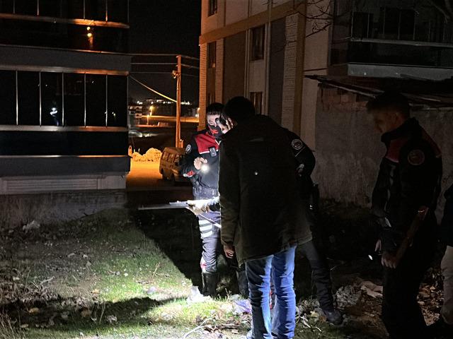 Annesine şiddet uygulayan babasını darbetti! Gözaltına alındılar