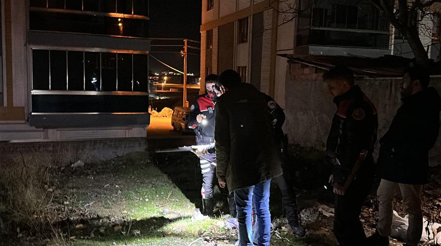 Annesine şiddet uygulayan babasını darbetti! G&ouml;zaltına alındılar