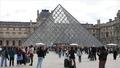 Louvre Mzesinde aksilikler bitmiyor! Yzlercesi hasar grd