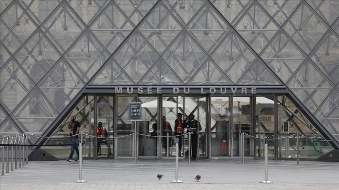 Louvre Müzesi’nde su sızıntısı: Yaklaşık 400 nadir kitap hasar gördü 3