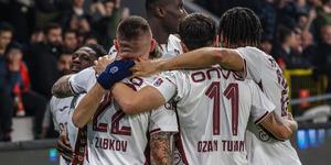 S&uuml;per Lig'de sıralama değişti! Trabzonspor, G&ouml;ztepe'yi yenerek Fenerbah&ccedil;e'yi ge&ccedil;ti ve ikinci sıraya yerleşti