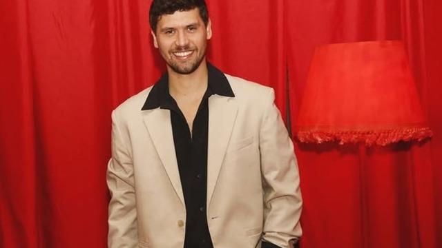 Ünlü oyuncu Serhan Onat evlilik yolunda ilk adımı attı! Survivor'a gitmeden önce nişanlandı