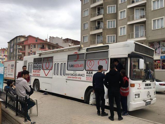 Afyonkarahisar’da öğrencilerden kan bağışına destek