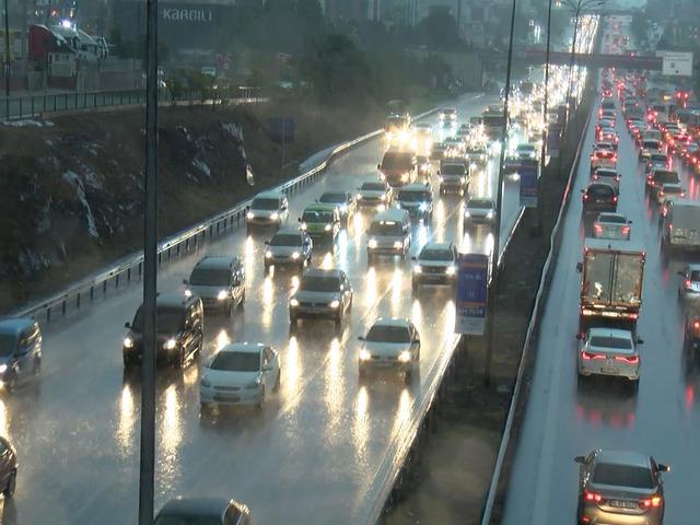 Haftanın ilk iş gününde trafik kilit! Yüzde 90'a ulaştı