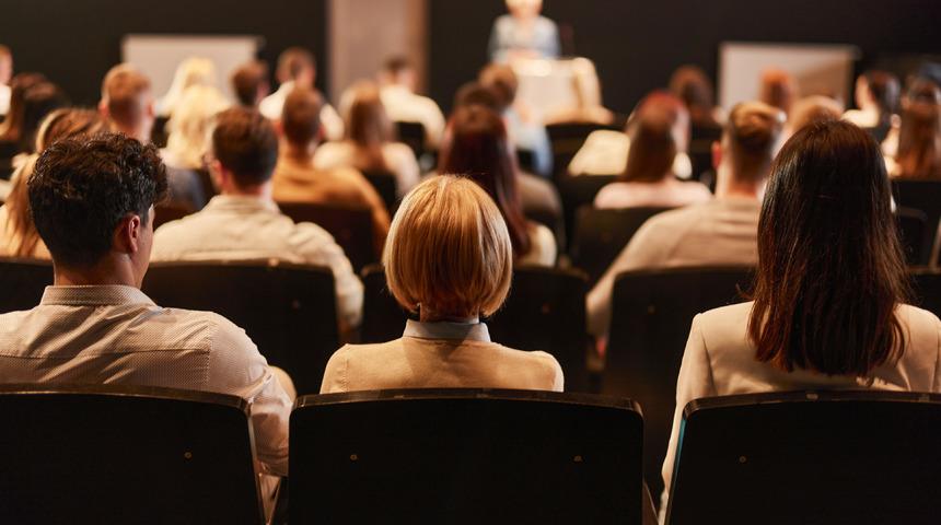 Kongrede ne giyilir? Kongreye hangi kıyafetle gidilir?