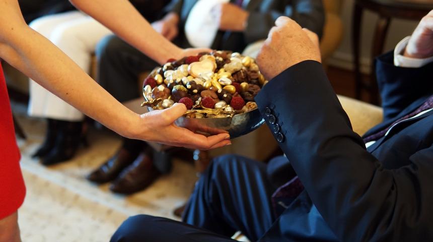 Kız istemeye giderken ne giyilir? Erkek ve kadın için kız isteme kombini