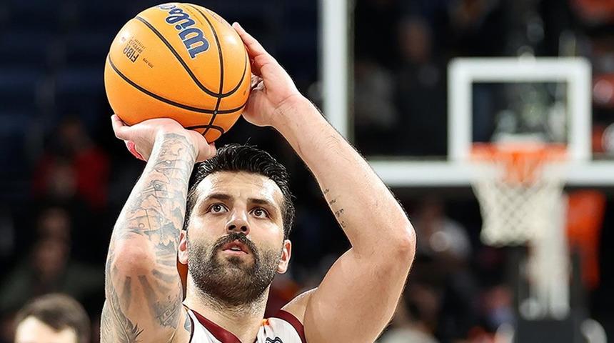 Galatasaray'dan eski kaptanı i&ccedil;in şok su&ccedil;lama! K&uuml;f&uuml;r gerilimi b&uuml;y&uuml;yor... G&ouml;ksenin K&ouml;ksal'dan a&ccedil;ıklama