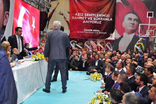 AK Parti Bayraklı kongresinde 'çift liste' krizi