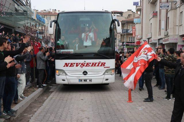 Nevşehirsporlu taraftarlar şampiyonluk provası yaptı