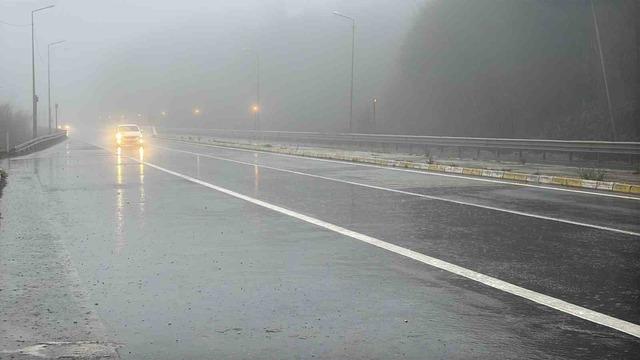 Bolu Dağı’nda sis ve sağanak sebebiyle görüş mesafesi 30 metreye düştü 4