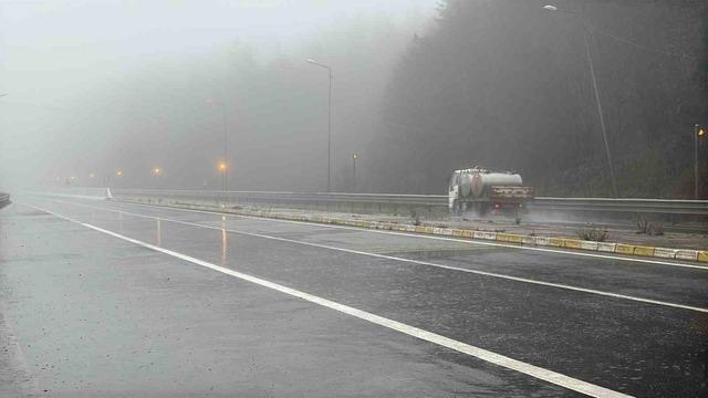 Bolu Dağı’nda sis ve sağanak sebebiyle görüş mesafesi 30 metreye düştü 3