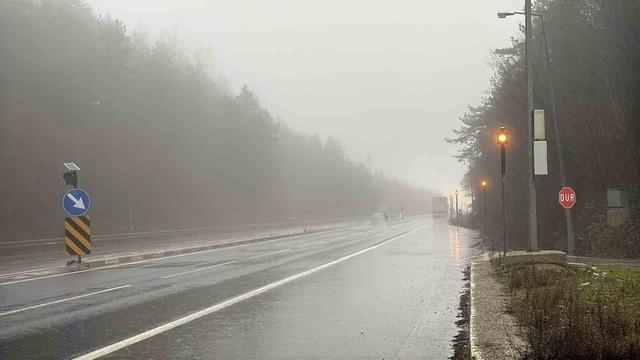 Bolu Dağı’nda sis ve sağanak sebebiyle görüş mesafesi 30 metreye düştü 1
