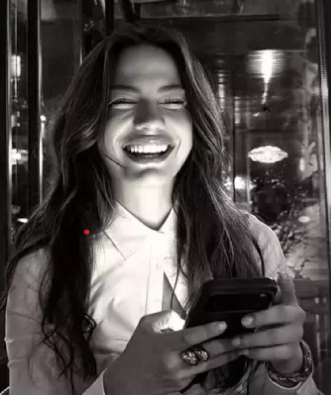 Eşref Rüya nın Nisan ı Demet Özdemir peş peşe paylaştı! Beğeni butonu çöktü 3