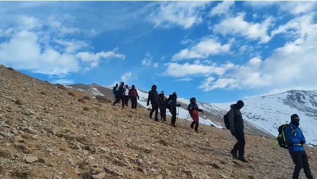 Doğaseverler 3 bin 395 rakımlı Vivara Dağı’nda zirve yaptı 10