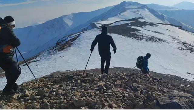 Doğaseverler 3 bin 395 rakımlı Vivara Dağı’nda zirve yaptı 7