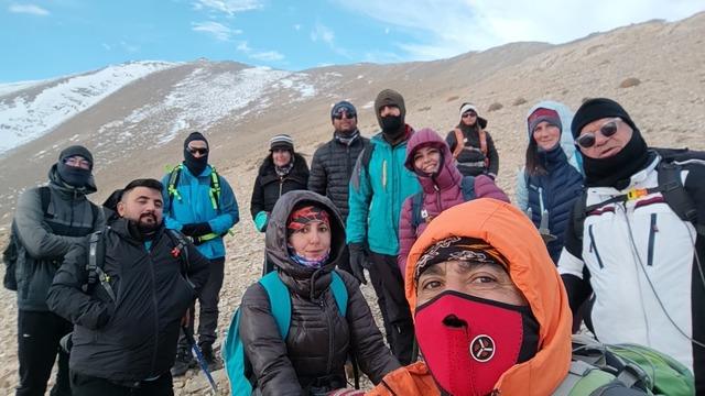 Doğaseverler 3 bin 395 rakımlı Vivara Dağı’nda zirve yaptı 2