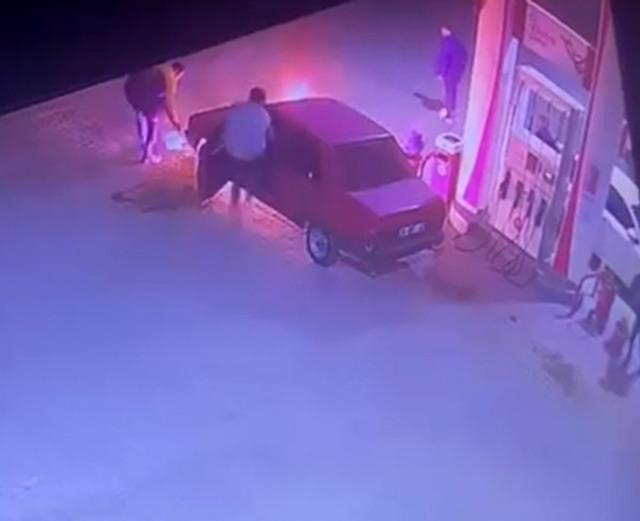 Akaryakıt istasyonunda araç yangını korkuttu 1