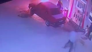 Akaryakıt istasyonunda araç yangını korkuttu