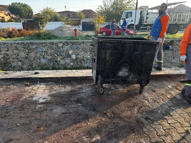 Çöp konteynerleri ilçe kanalına atıldı, belediye hukuki süreç başlatacak 1