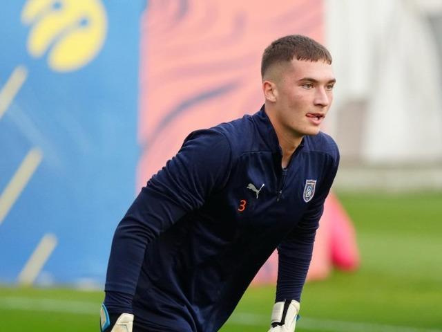 18 yaşına girmesini beklediler! Genç futbolcu Ege Öztürk ünlü futbolcunun kızıyla nikah masasına oturdu