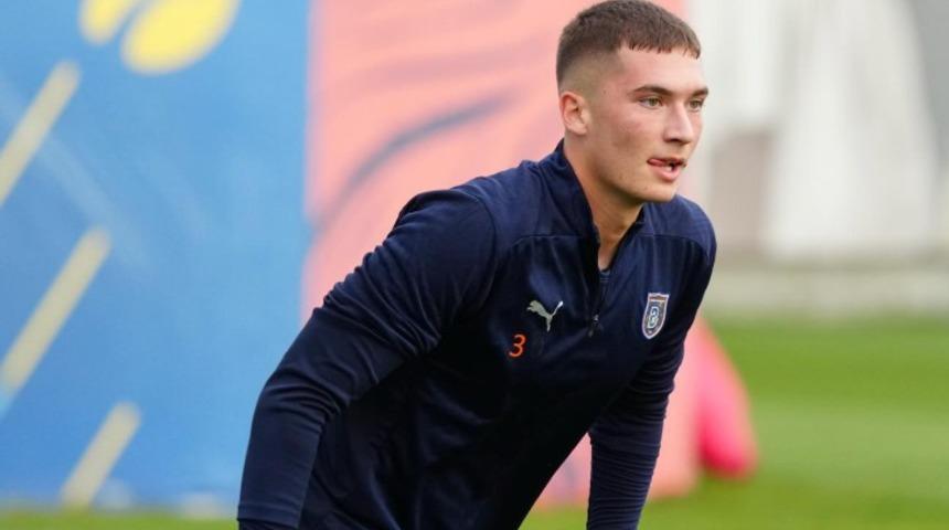 18 yaşına girmesini beklediler! Genç futbolcu Ege Öztürk ünlü futbolcunun kızıyla nikah masasına oturdu