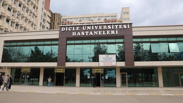 Bıçak parası aldığı için 15 yıla kadar hapis talebi  ile dava açılmıştı, görevine geri döndü