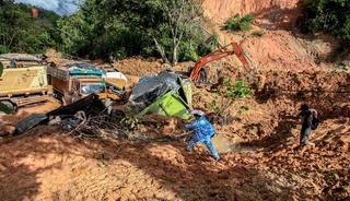 Endonezya'da şiddetli yağışların yol açtığı afetlerde hayatını kaybedenlerin sayısı 950'ye yükseldi