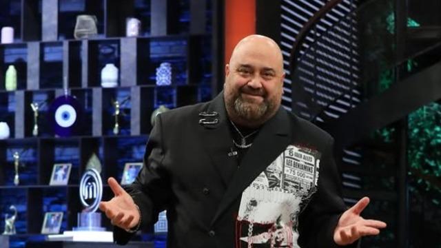 &Uuml;nl&uuml; şef aşka geldi! 21 yaş k&uuml;&ccedil;&uuml;k sevgilisini paylaştı