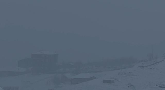 Yüksekova’da yoğun yağışlar uçak seferlerini durdurdu 6