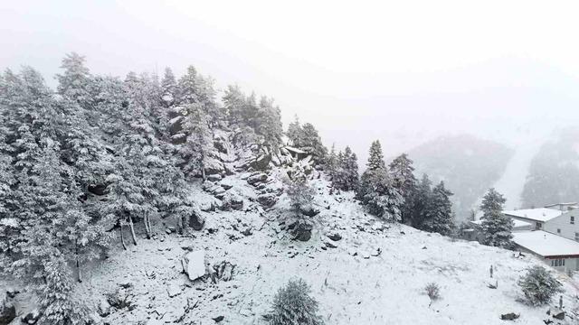 Bolu’nun yükseklerinde kar yağışı etkili oluyor 1