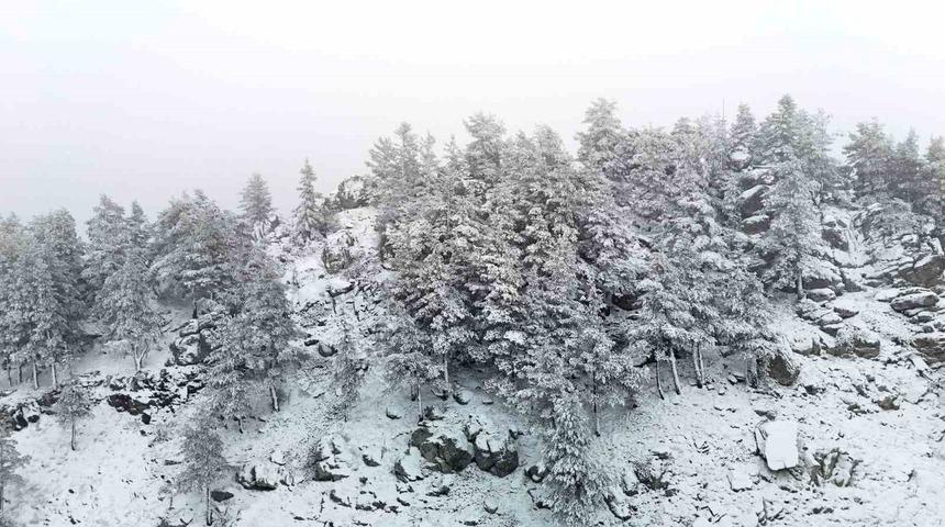 Bolu’nun yükseklerinde kar yağışı etkili oluyor