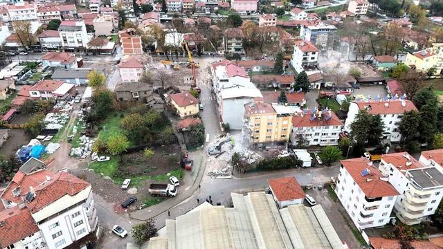 Sındırgı’da deprem sonrası yıkımlar yeniden başladı 2
