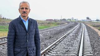 Bakan Uraloğlu: Suriye sınırındaki demir yolu hattını ayağa kaldırıyoruz