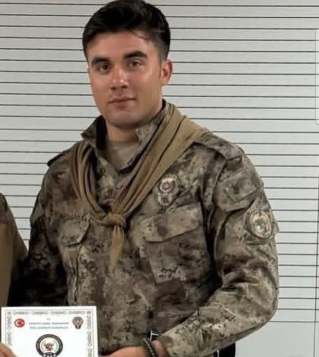 Evinden 90 cm lik kılıç çıktı! Özel Harekat Polisi Emre Albayrak ı şehit eden katil ve ailesi suç makinesi çıktı 4