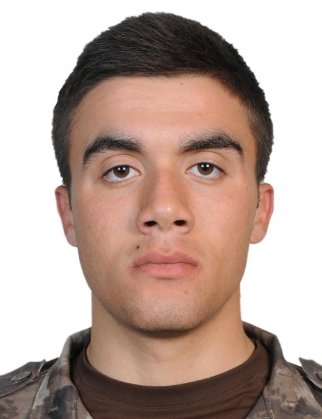 Evinden 90 cm lik kılıç çıktı! Özel Harekat Polisi Emre Albayrak ı şehit eden katil ve ailesi suç makinesi çıktı 1