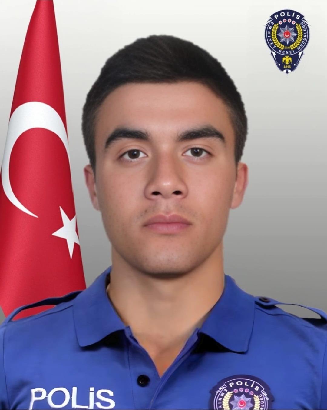 Evinden 90 cm lik kılıç çıktı! Özel Harekat Polisi Emre Albayrak ı şehit eden katil ve ailesi suç makinesi çıktı 2