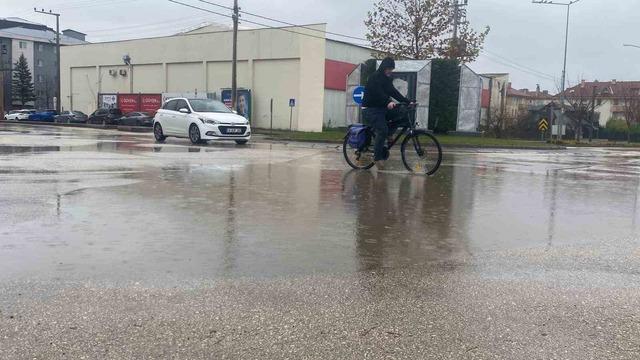 Bolu’da sağanak vatandaşlara zor anlar yaşattı 5