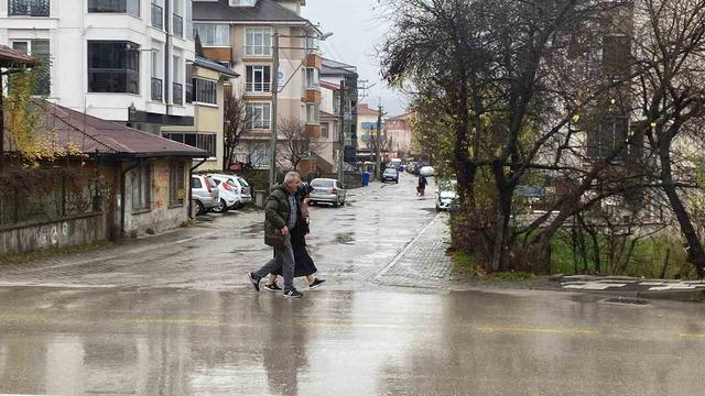 Bolu’da sağanak vatandaşlara zor anlar yaşattı 4