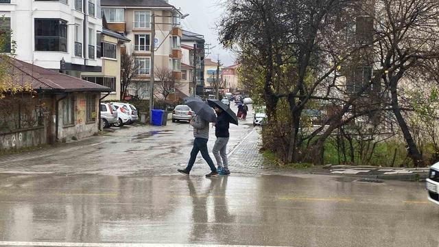 Bolu’da sağanak vatandaşlara zor anlar yaşattı 3