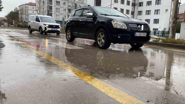 Bolu’da sağanak vatandaşlara zor anlar yaşattı 2