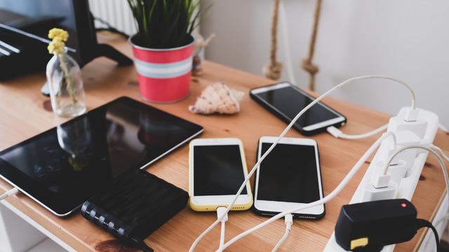 Telefonunu sürekli şarjda tutanlar dikkat! İşte pil ömrü gerçeği