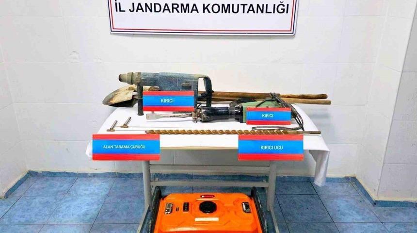 Kaçak kazı yapan 5 kişi suçüstü yakalandı