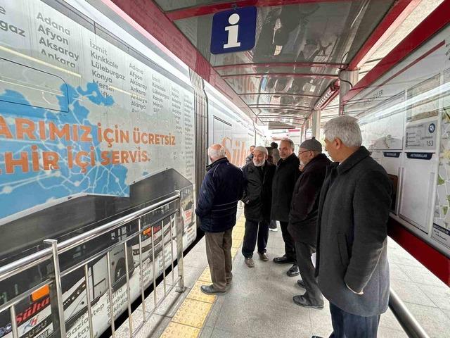 Başkan Yalçın meclis toplantısına tramvayla gitti 2