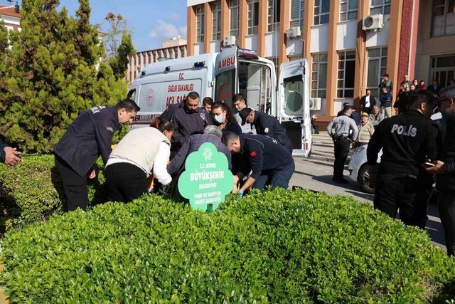 Boşanma duruşmasından çıktı, eşini sırtından bıçakladı 5