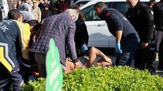 Boşanma duruşmasından çıktı, eşini sırtından bıçakladı