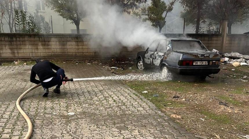 Kurtalan’da araç alev topuna döndü