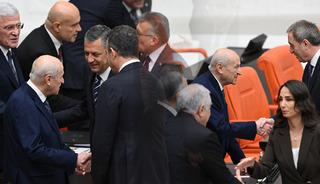 Meclis'te tokalaşma trafiği! Dikkat çeken anlar