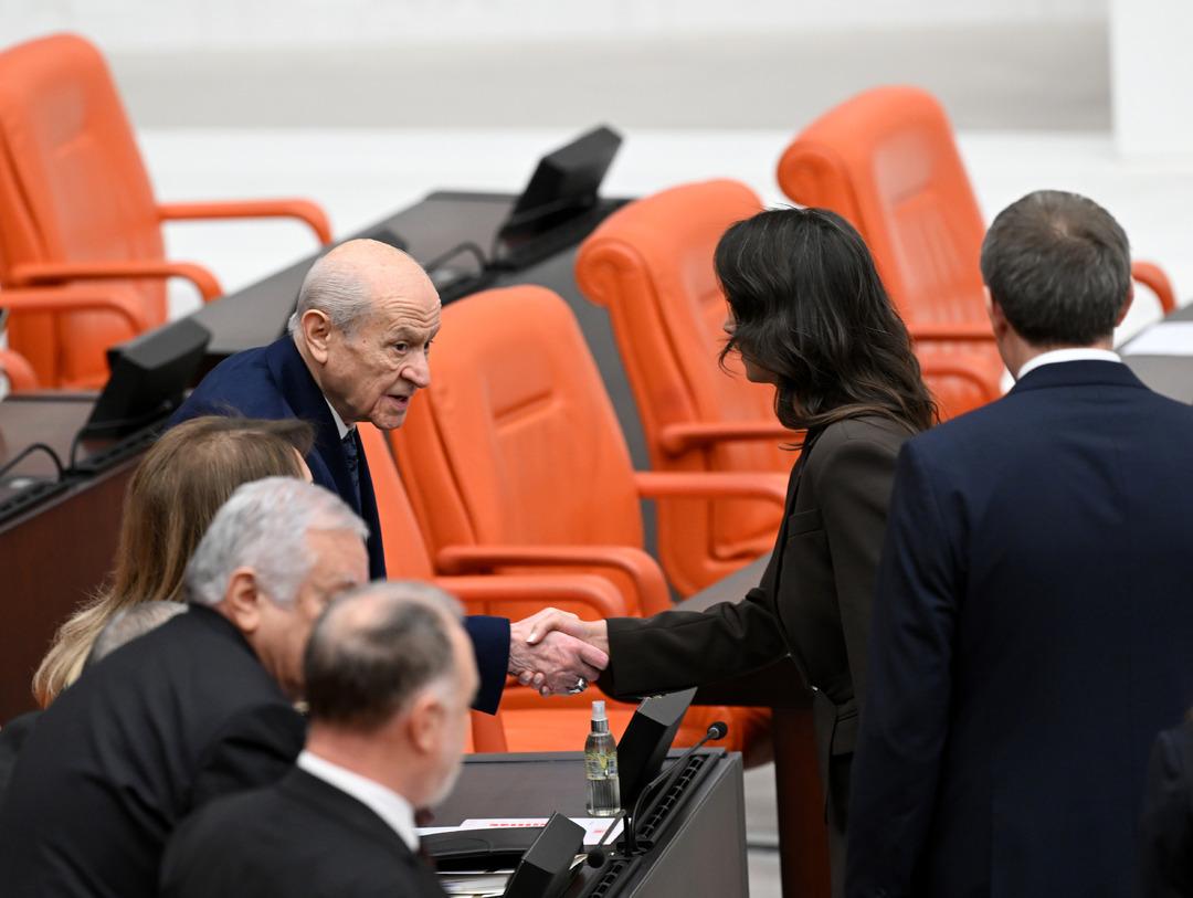 Meclis te tokalaşma trafiği! CHP lideri Özgür Özel ve DEM Partililer tek tek Devlet Bahçeli nin yanına gitti 5